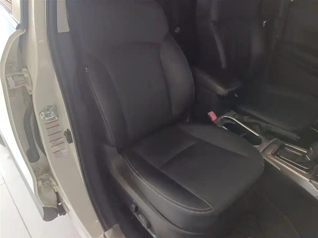 Subaru Forester 2013 2.5i Automatic Luxury Edition фото 25