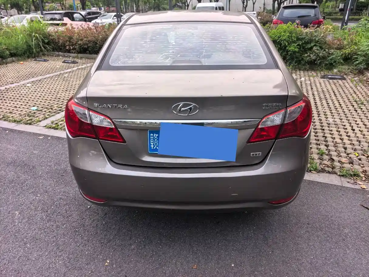 Hyundai Elantra 2011 1.6L Automatic Luxury фото 4