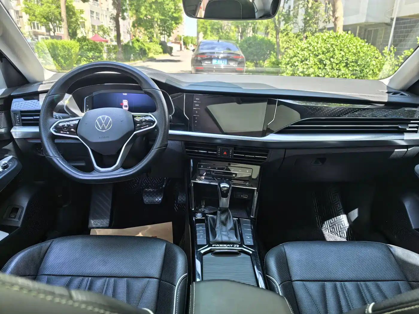 Volkswagen Passat 2022 330TSI Starlight Luxury Edition фото 5