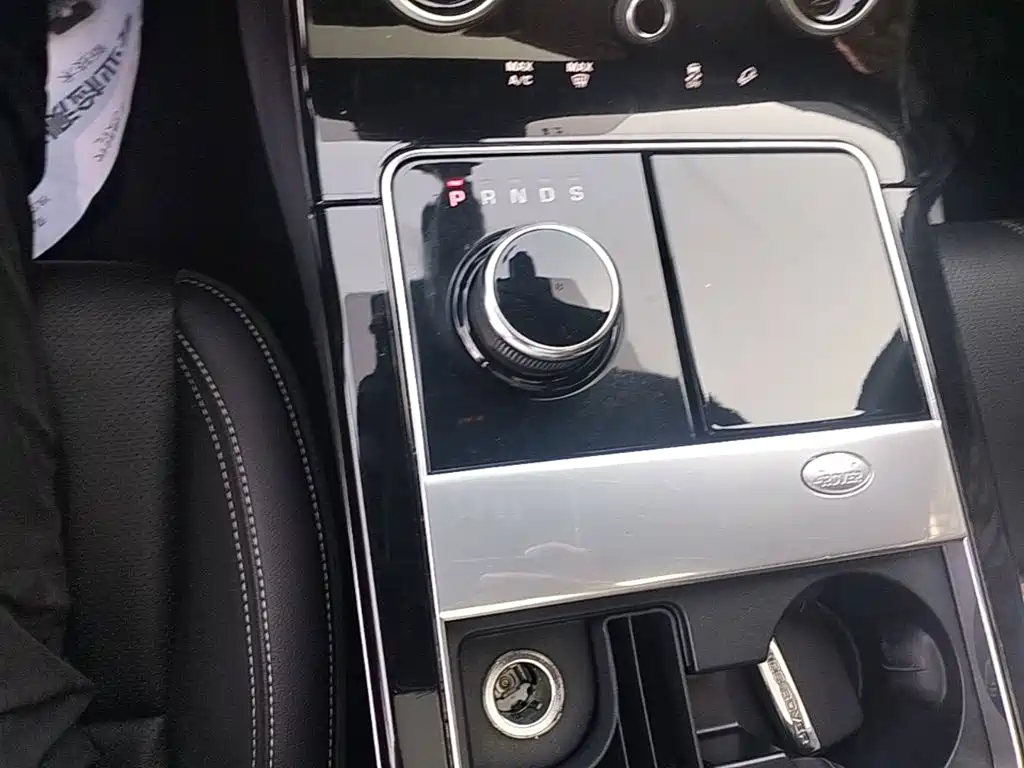 Фото 14 - Land Rover Range Rover Velar