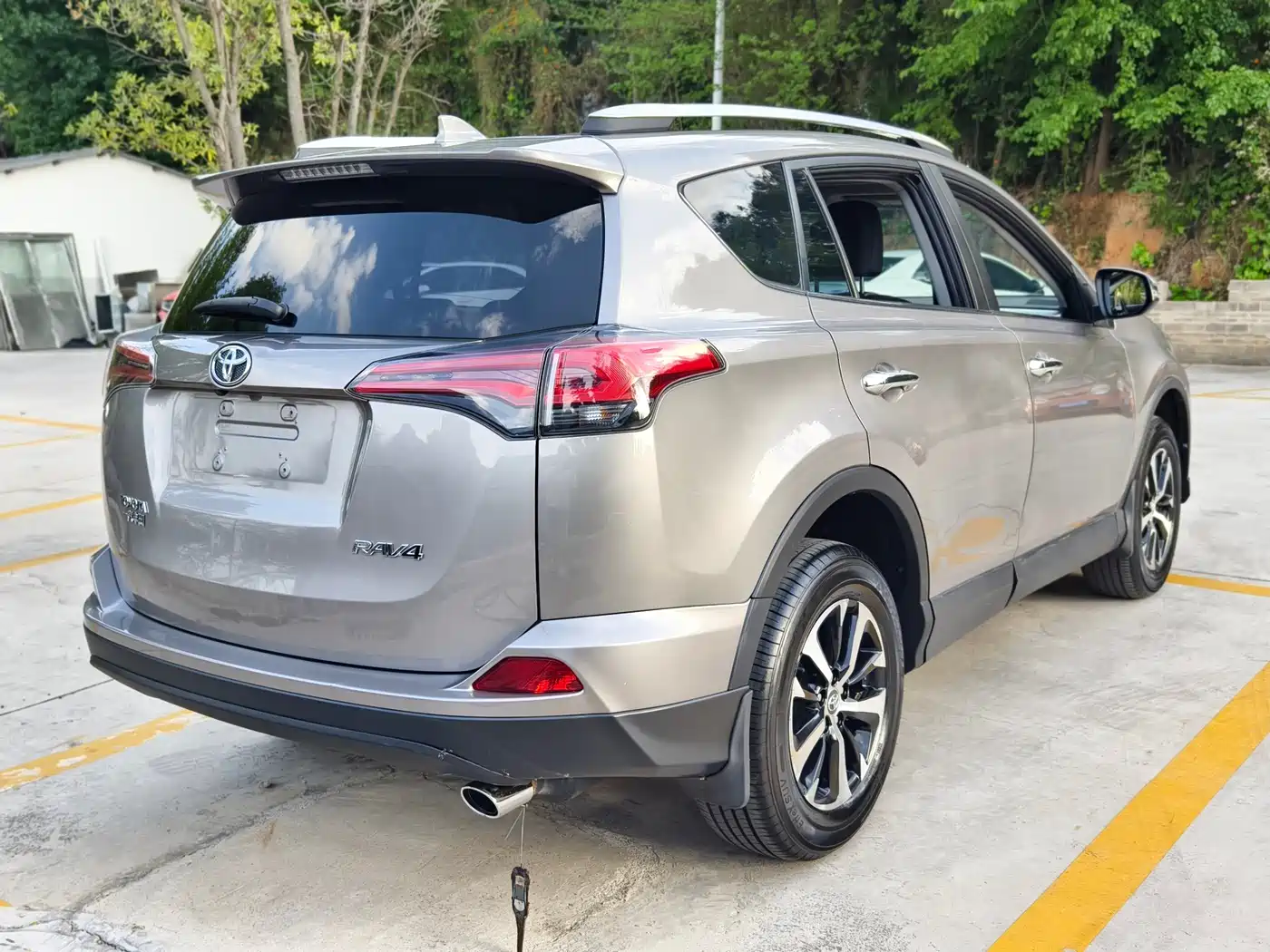 Toyota RAV4 Rongfang 2016 2.0L CVT 2WD Trend (China V) фото 7