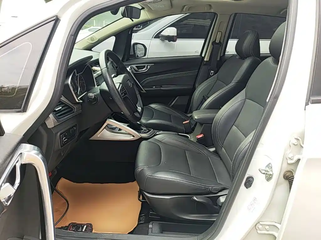 Фото 15 - Geely Vision X3