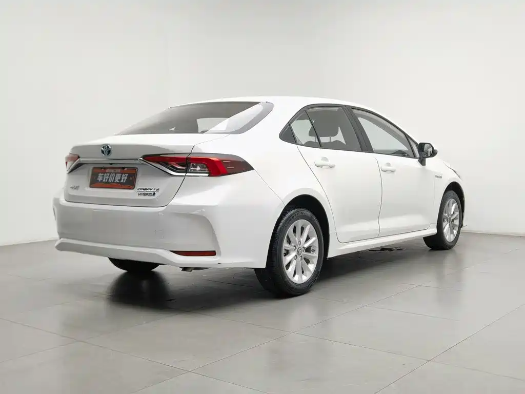 Фото 2 - Toyota Corolla