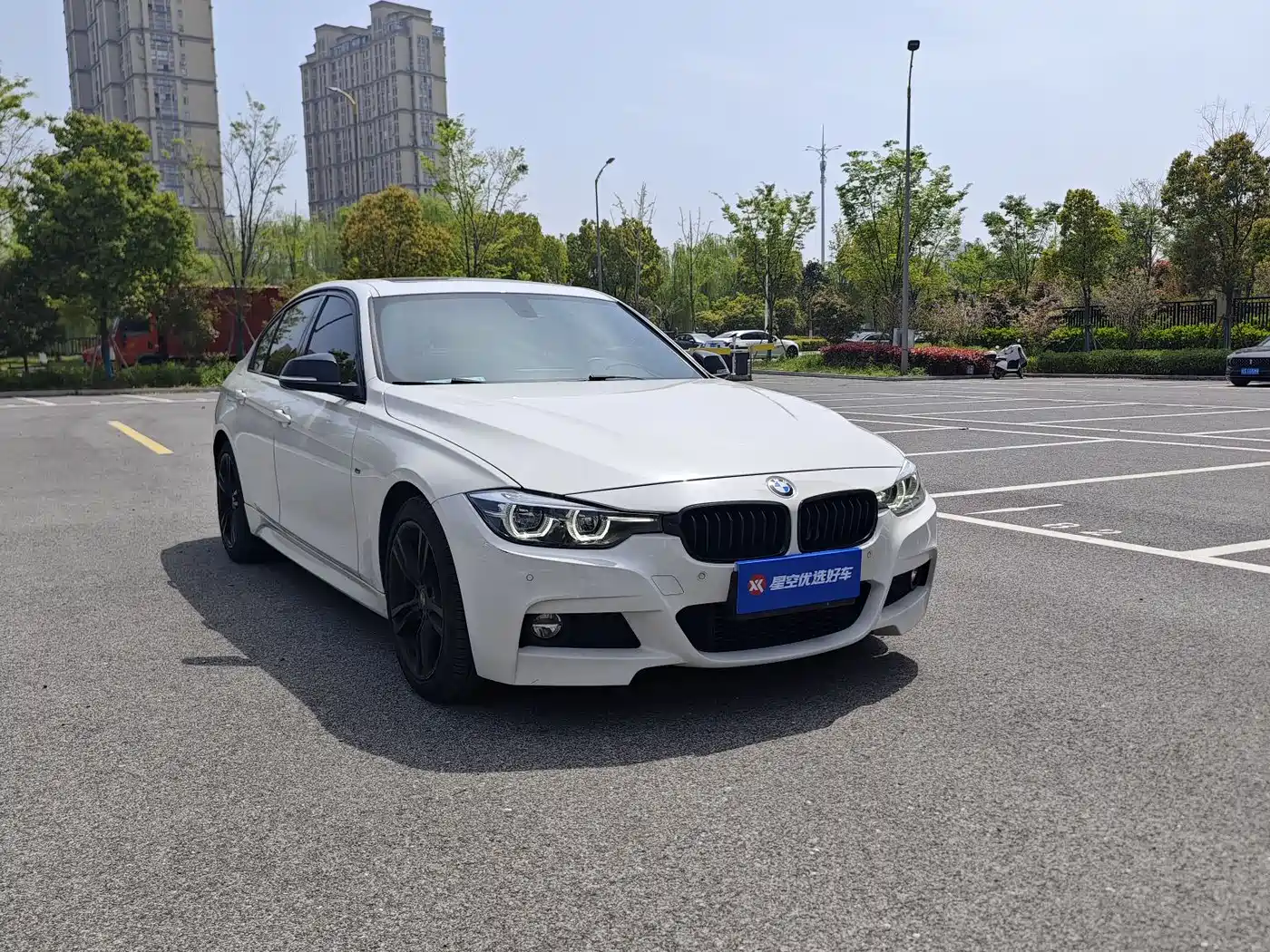 BMW 3 Series 2019 320i M Sport Black Night Edition фото 3