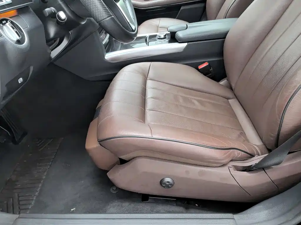 Фото 20 - Mercedes-Benz E-Class