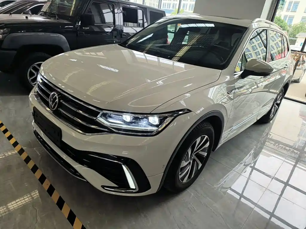 2024 Volkswagen Tiguan L PHEV