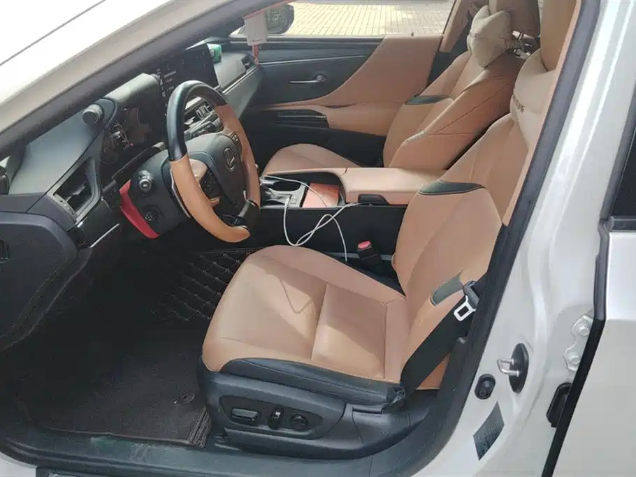 Lexus ES 2022 200 Excellence Edition фото 9