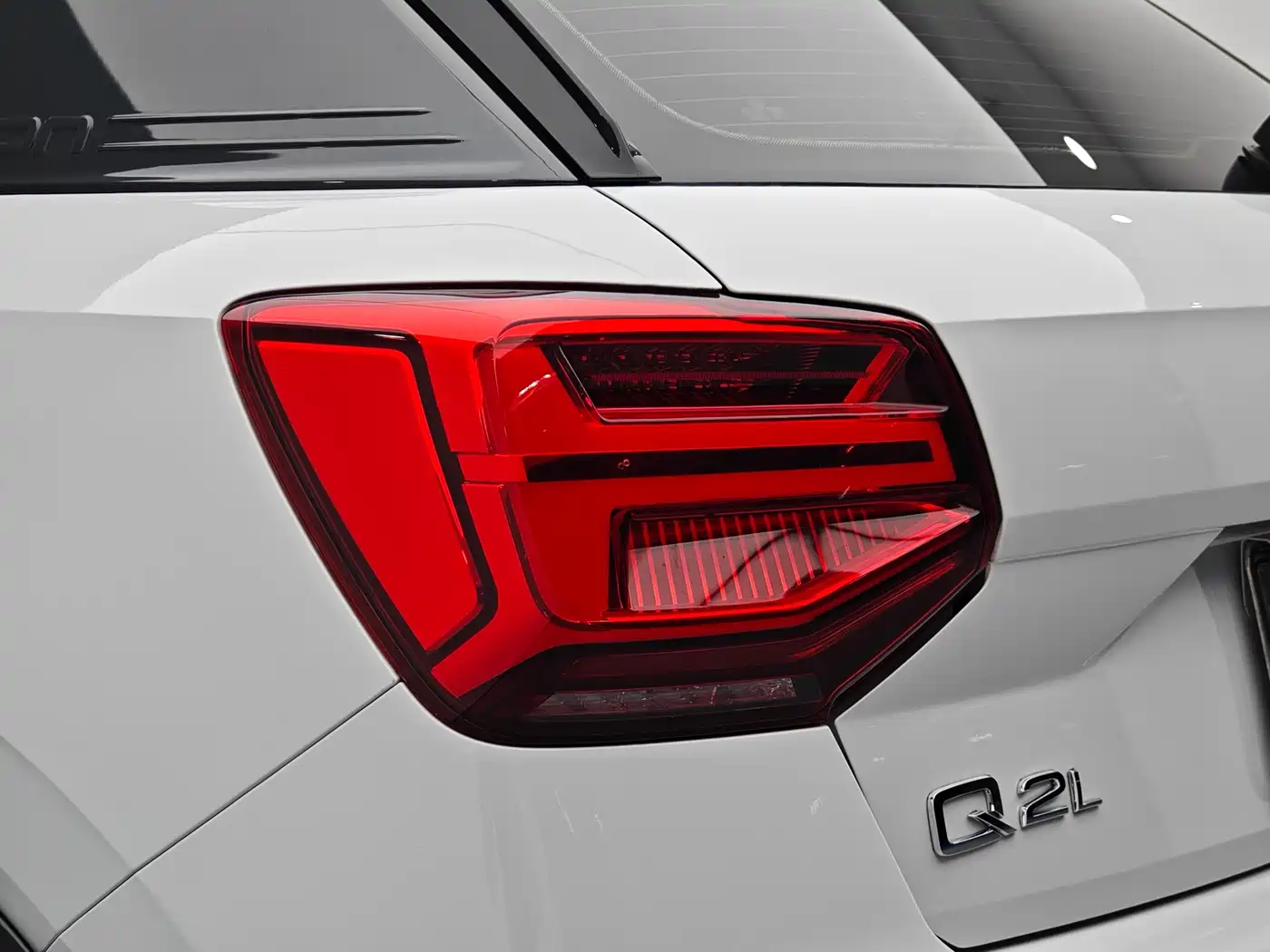 AUDI Q2L E TRON