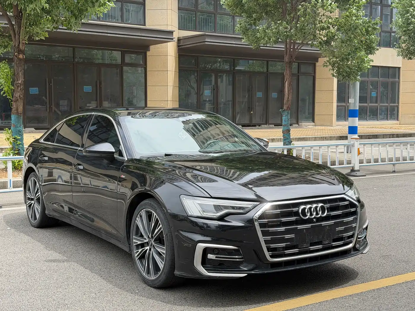 Photo 3 - Audi A6L