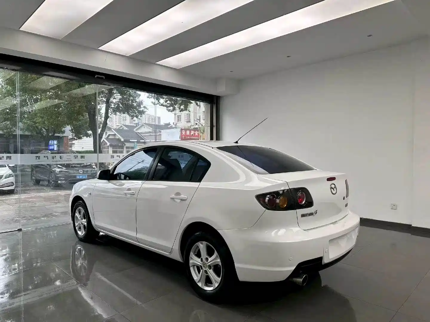 Photo 7 - Mazda 3