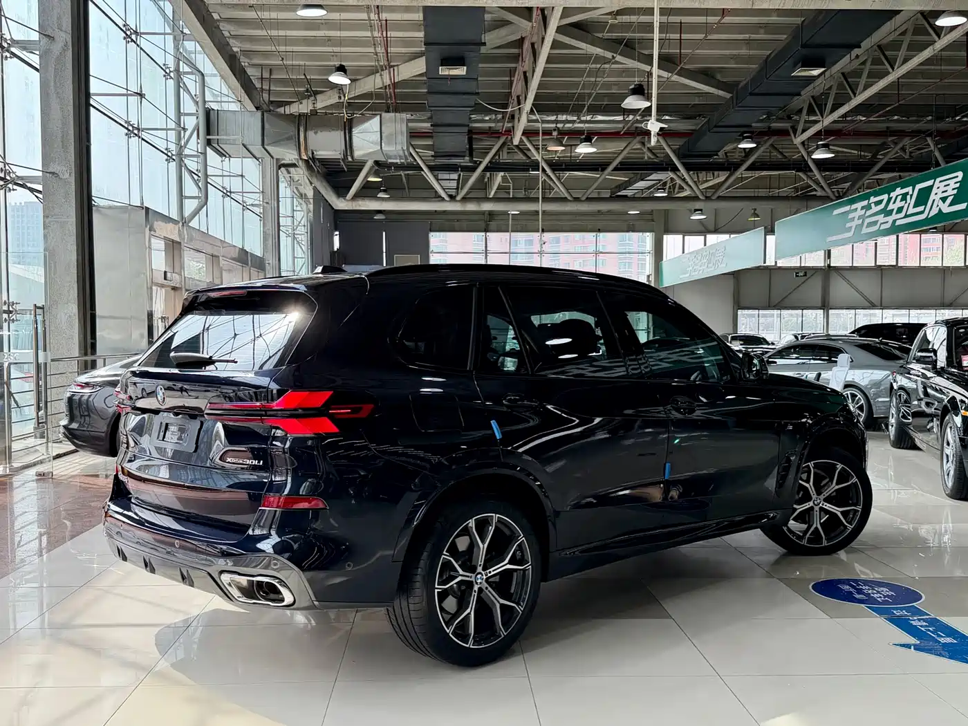 BMW X5 2025 Model xDrive 30Li Exclusive M Sport Blackout Package фото 35