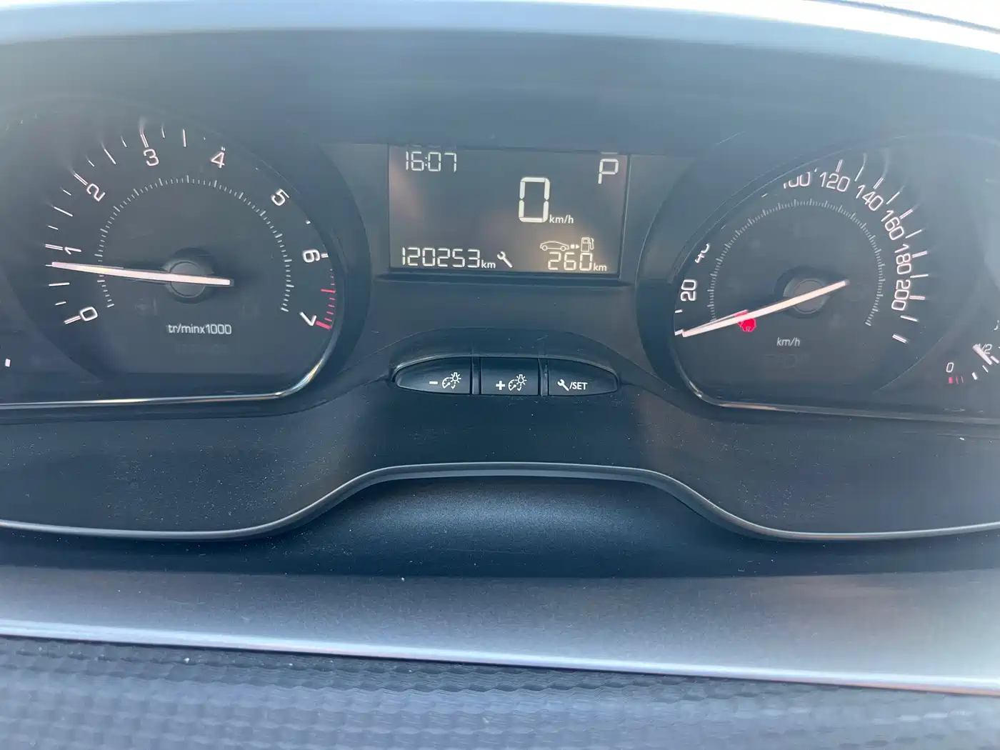 Peugeot 2008 2014 2014 1.6L Automatic Trend Edition