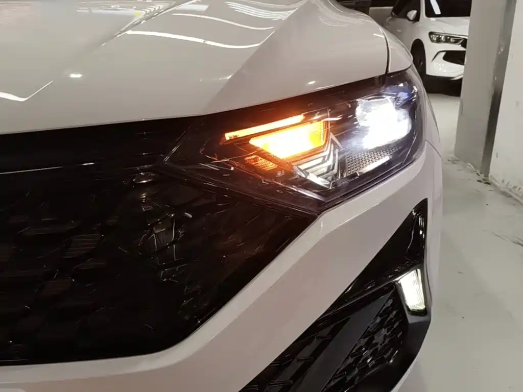 Photo 24 - Jetta VS5