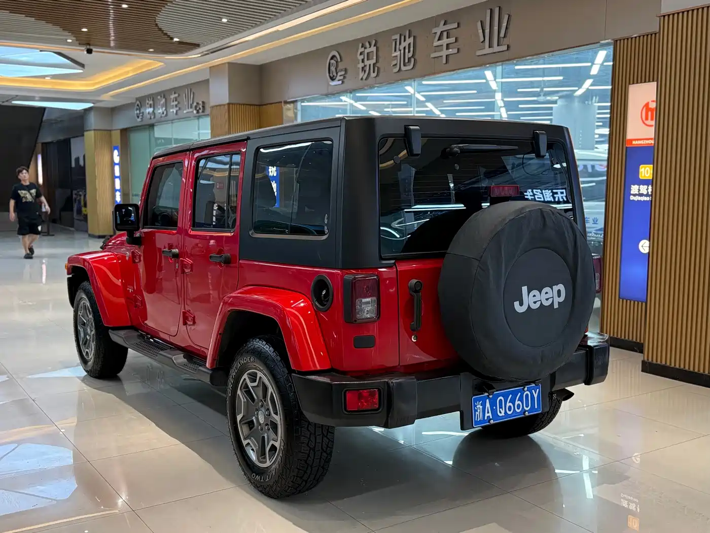 Фото 8 - Jeep Wrangler