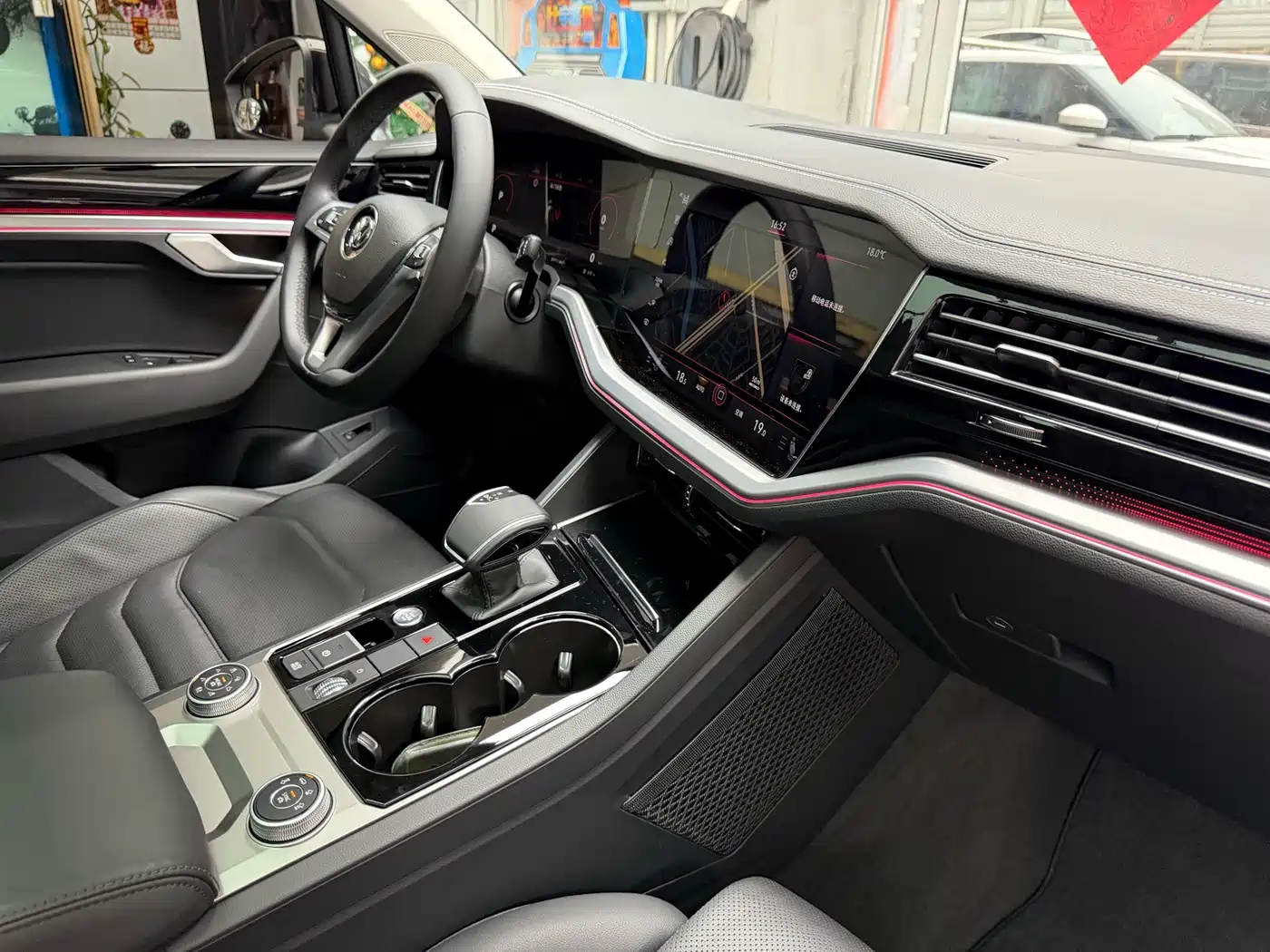 Volkswagen Touareg 2019 2.0TSI Sharp Wing Edition China VI фото 42
