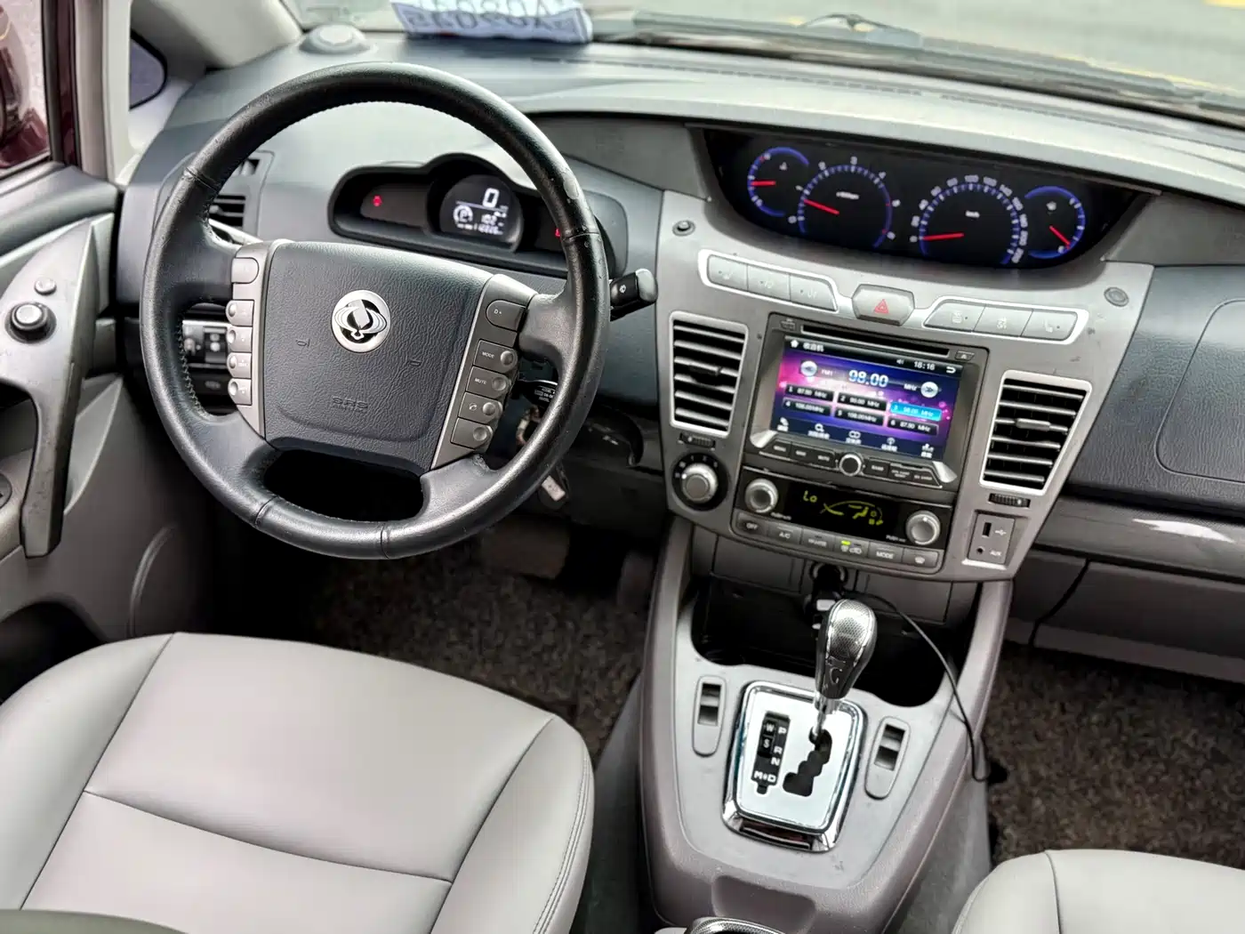 SsangYong Rodius 2014 2014 2.0T Diesel 2WD Luxury Navigation Edition