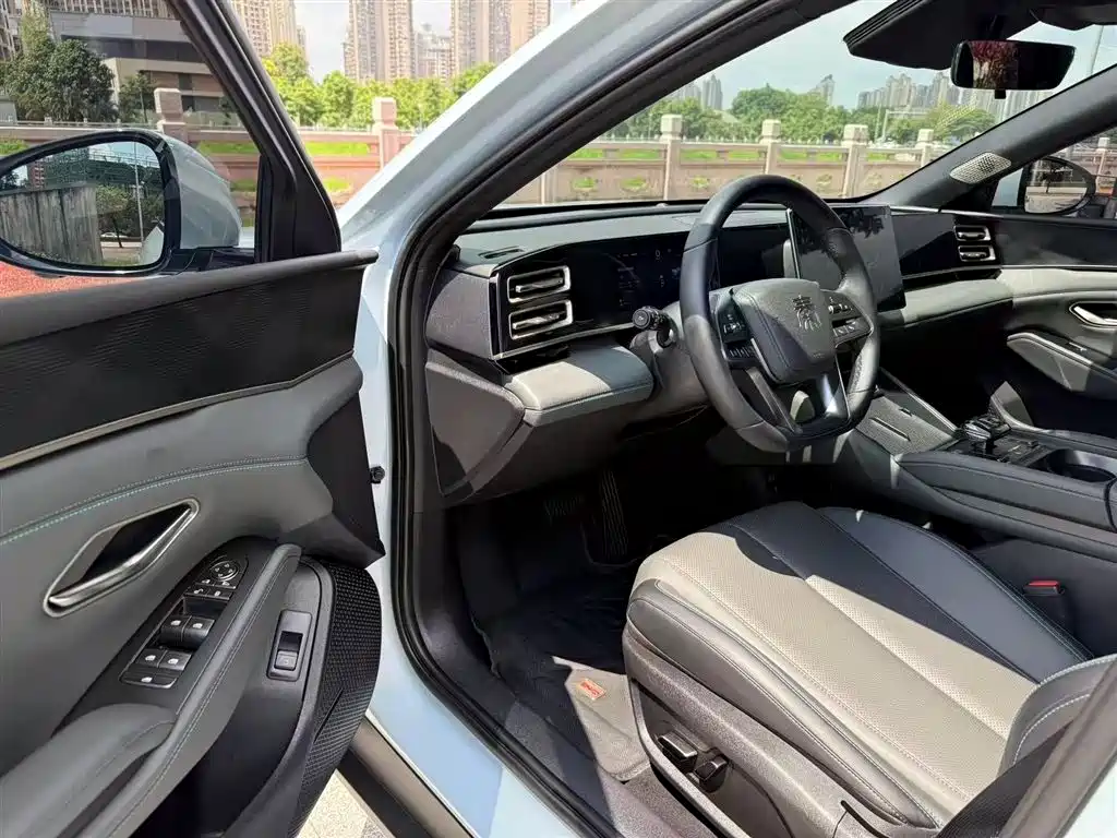 BYD Qin L 2025 DM-i Smart Drive 80KM Premium фото 12
