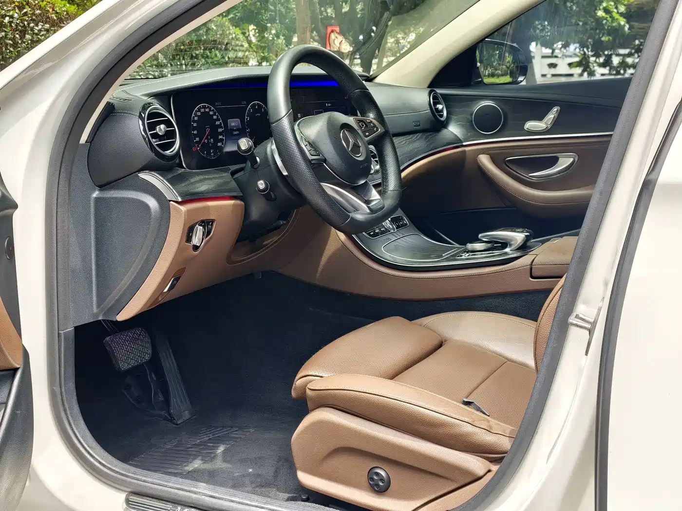 Mercedes-Benz E-Class 2018 E 200 L Sport фото 5