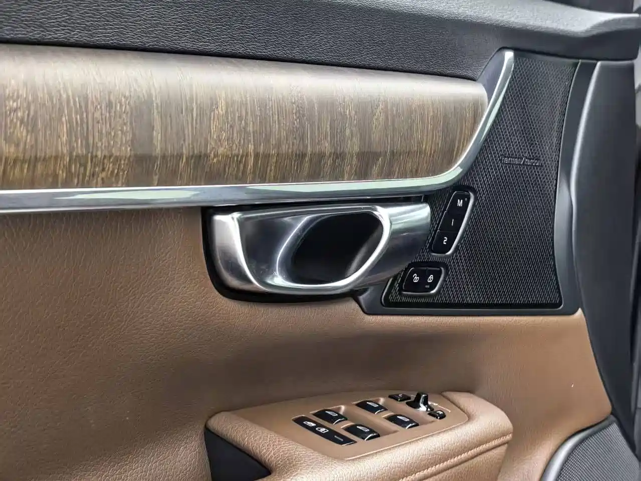 Volvo V90 2021 2022 Cross Country B5 AWD Momentum