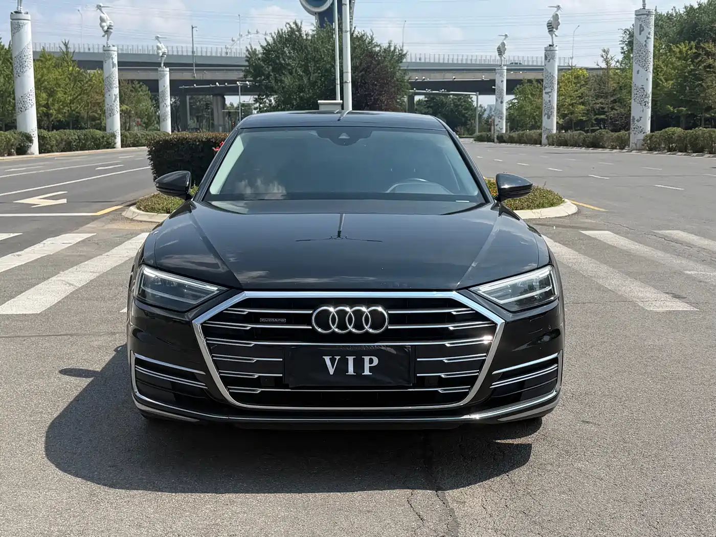 Photo 2 - Audi A8