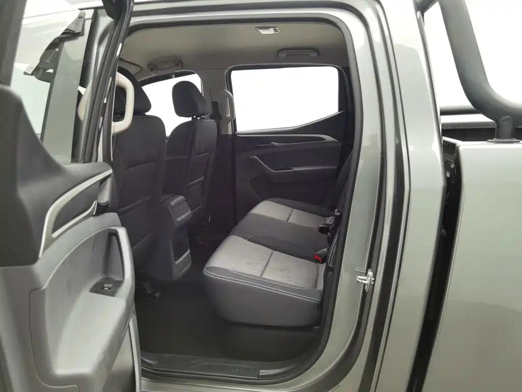 Maxus Maxus T70 2021 2020 2.0T Diesel Manual 2WD Comfort Long Cab High Ground Clearance