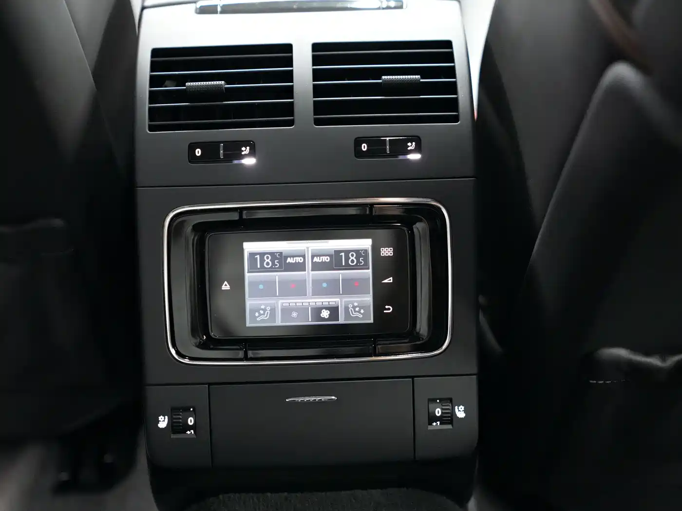Volkswagen Phaeton 2015 Model 3.0L Exclusive Edition фото 21