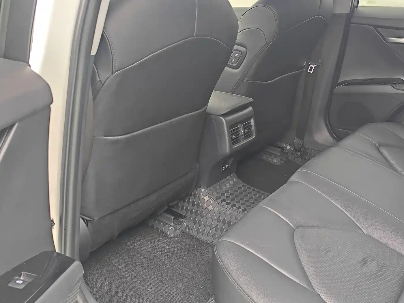 Toyota Camry 2019 2.5G Luxury Edition China VI фото 8