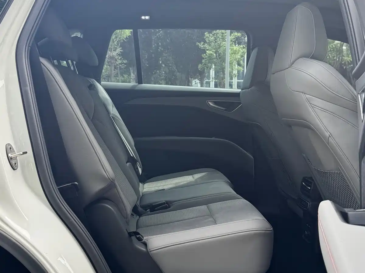 Audi Q5 e-tron 2023 2022 40 e-tron Starlight Mech Suit