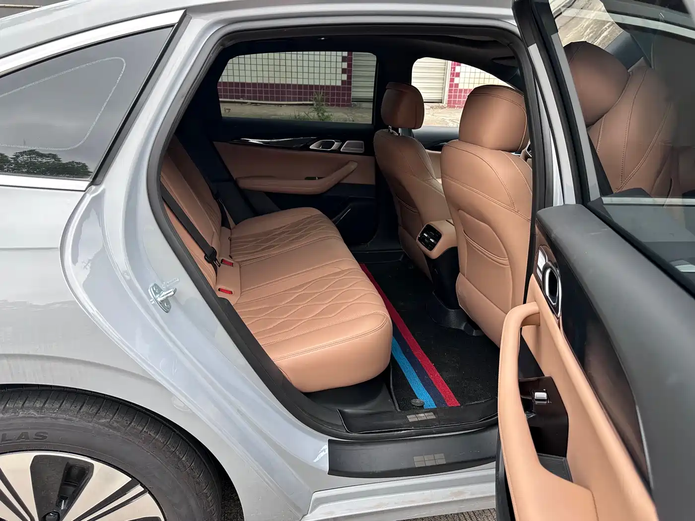 Geely Galaxy Galaxy A7 2025 EM-i 70km Luxury Edition фото 10