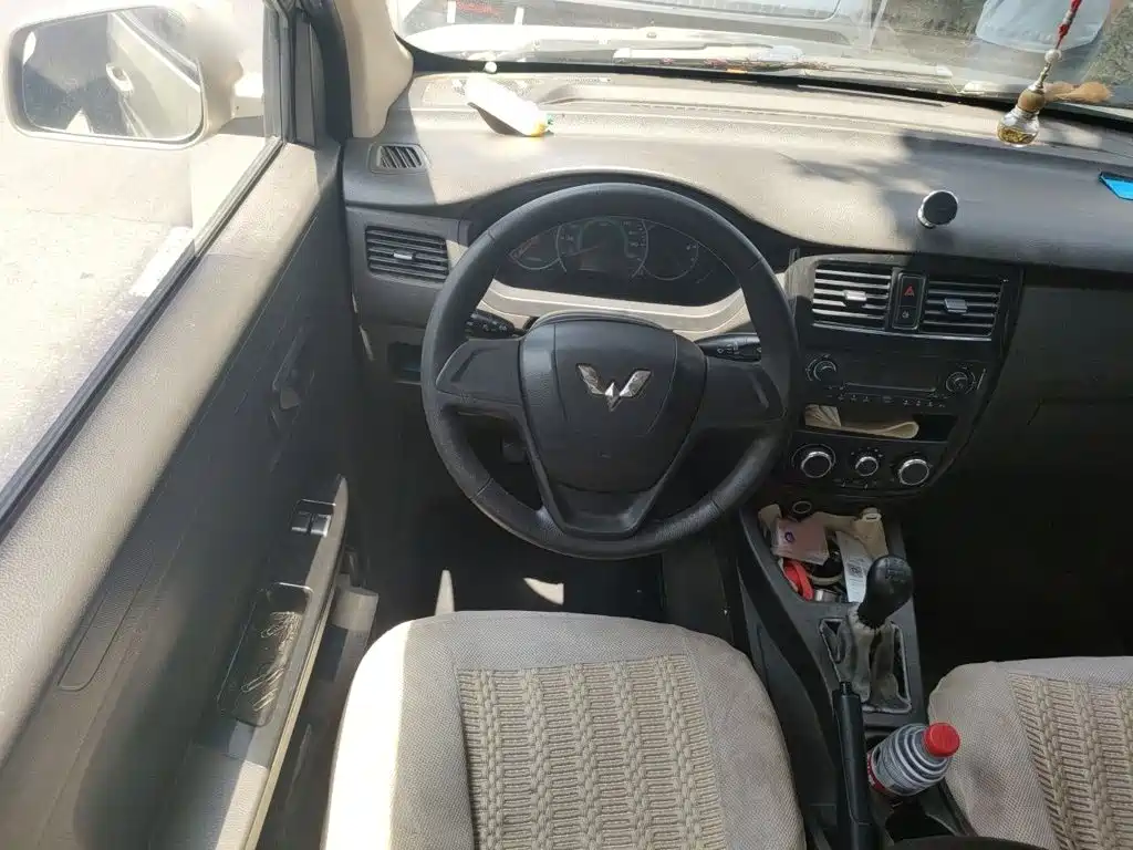 Wuling Motors Wuling Rongguang V 2017 2015 1.5L Basic