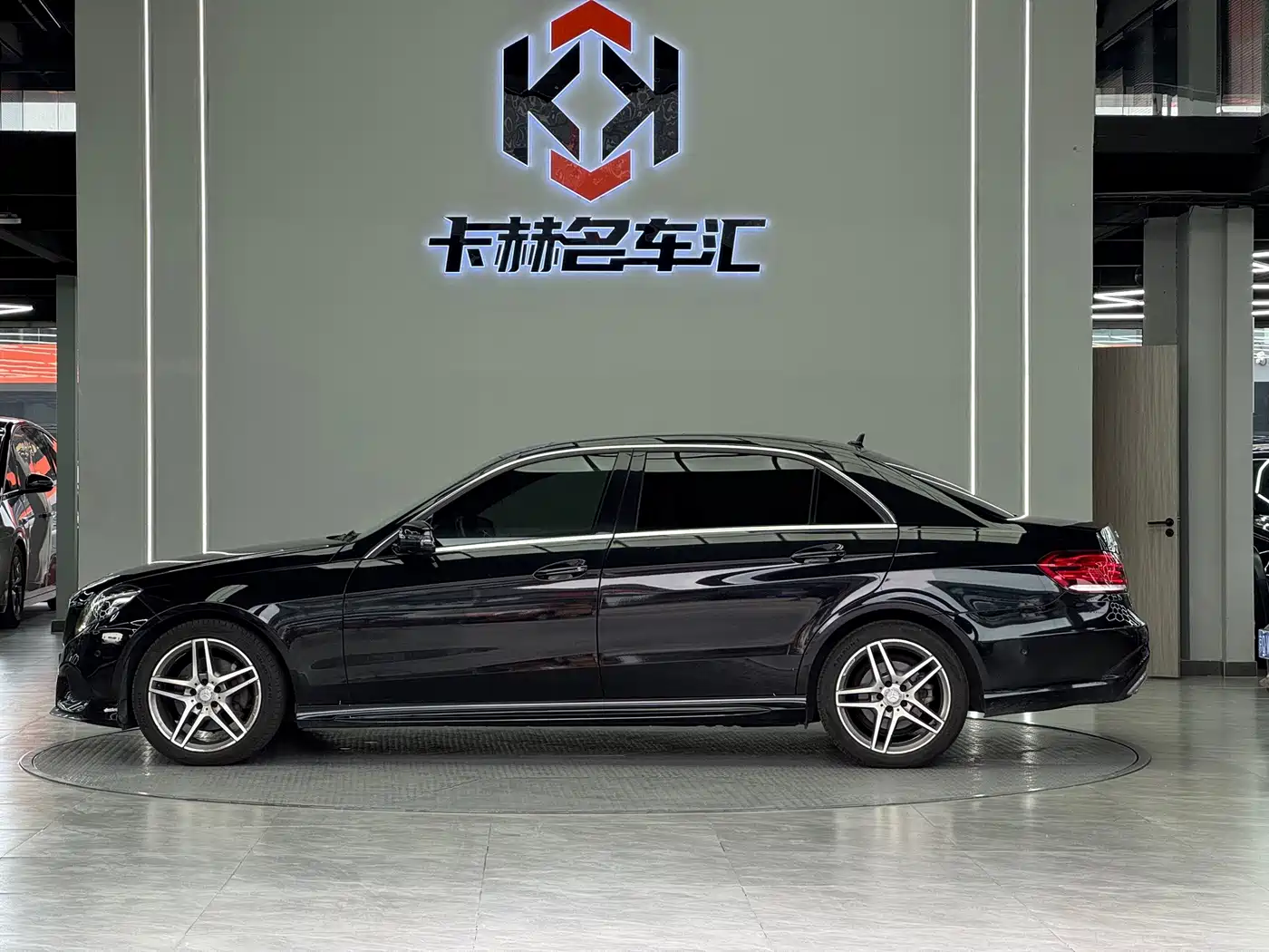 Фото 7 - Mercedes-Benz E-Class