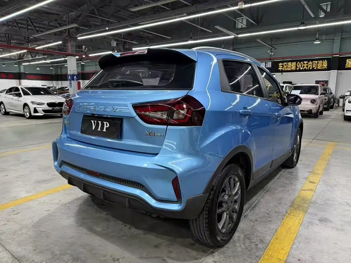 Фото 7 - Geely Vision X3