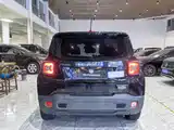 Photo 13 - Jeep Renegade