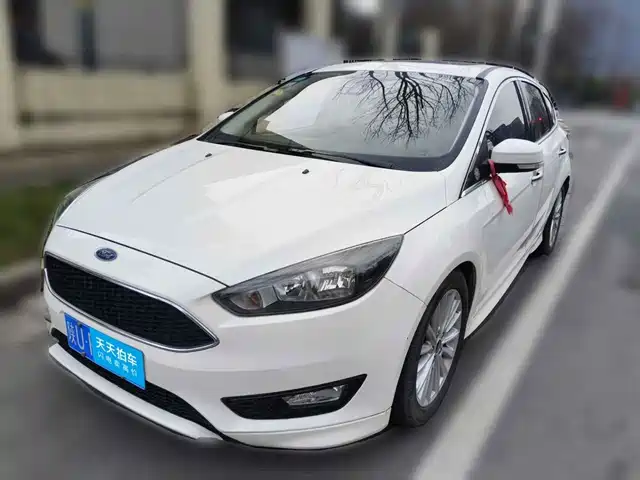Ford Focus 2015 Hatchback EcoBoost 180 Automatic Sport — фото 1