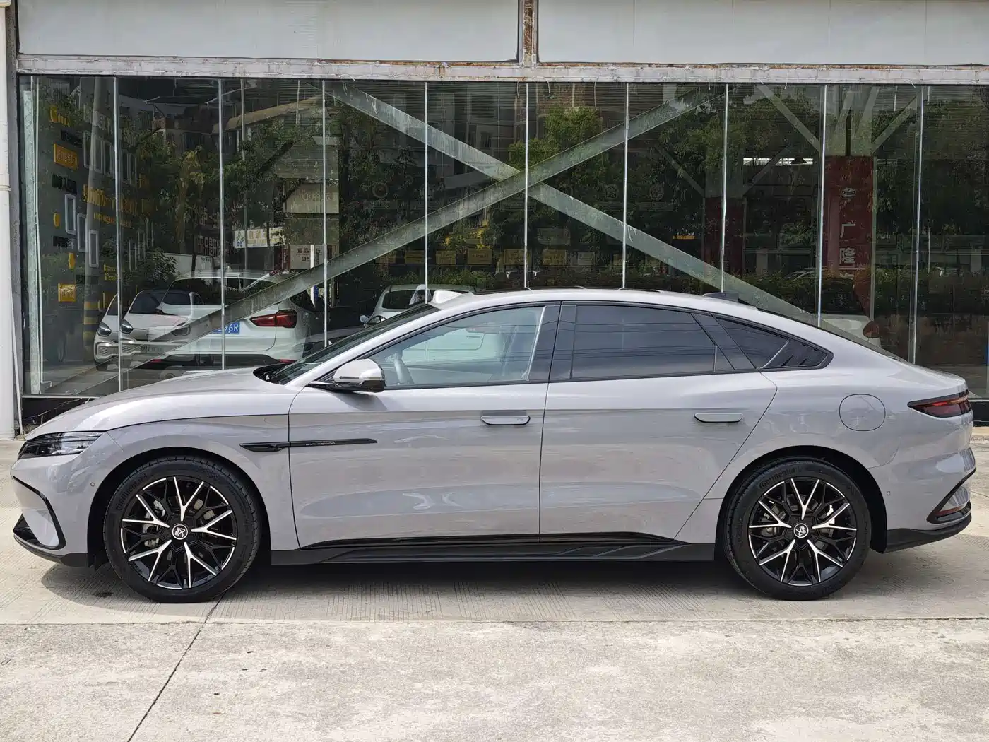 BYD Han 2025 2025 DM-i Smart Driving Edition 125KM Honor