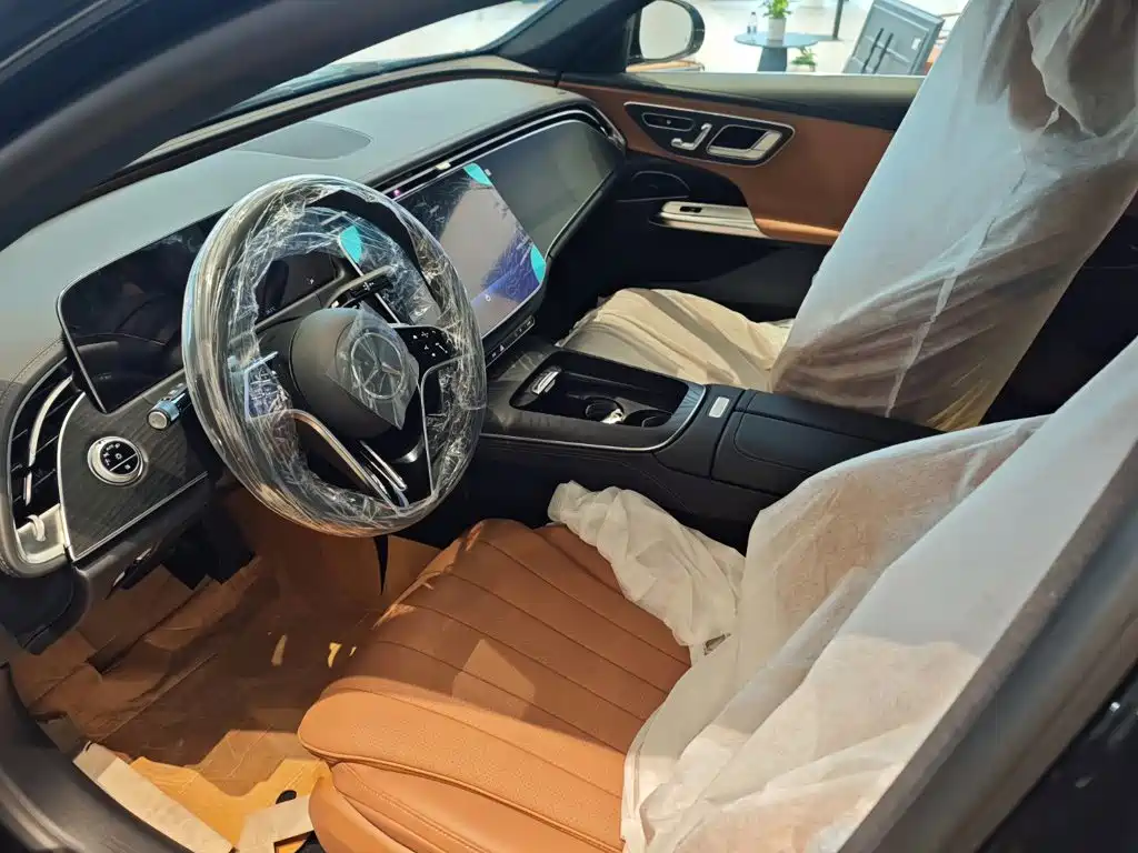 صورة 8 - Mercedes-Benz E-Class