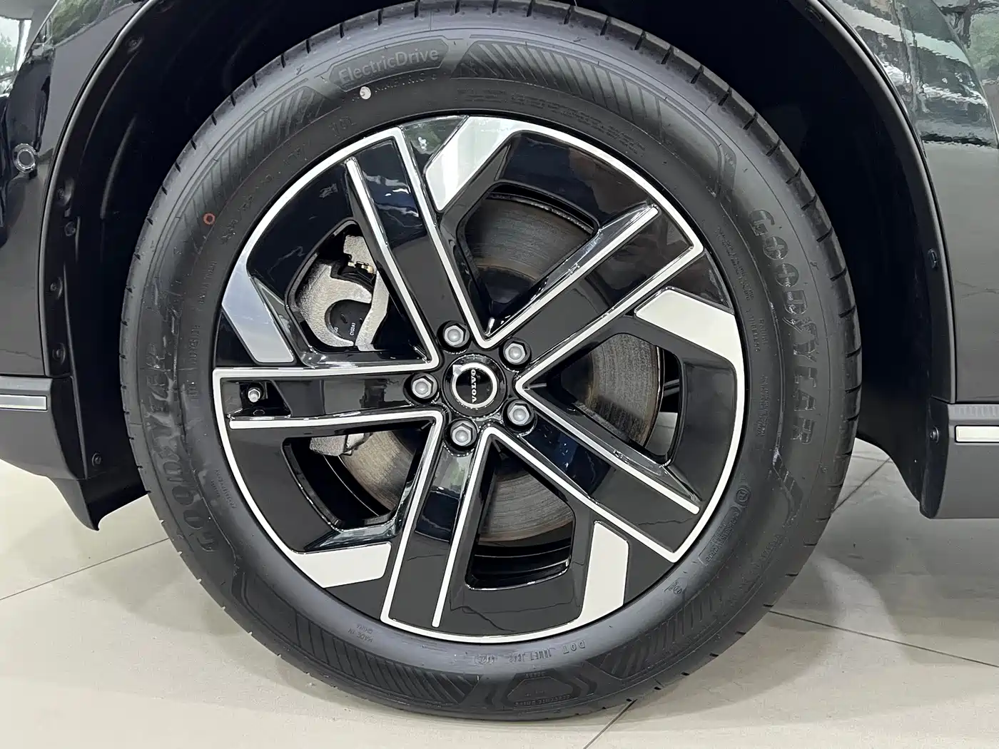 Volvo XC70 Plug-in Hybrid 2026 2025 Standard