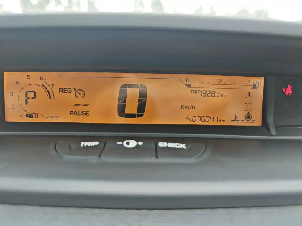 Citroën C-Quatre 2015 2013 Model Sedan 1.6L Automatic Premium Style