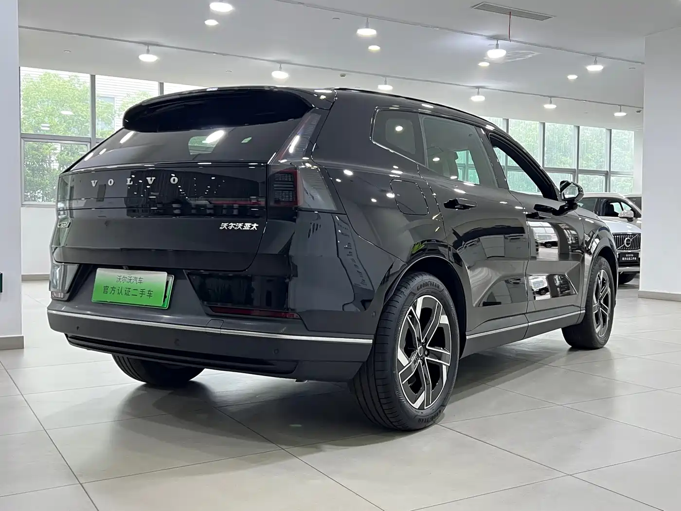 Volvo XC70 Plug-in Hybrid 2026 2025 Standard