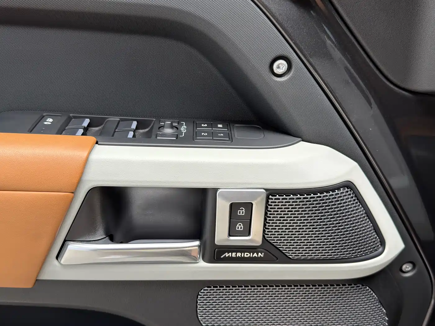 Land Rover Defender 2023 Facelift 110 3.0T P400 X-DYNAMIC HSE фото 15