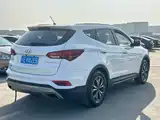Photo 4 - Hyundai Santa Fe