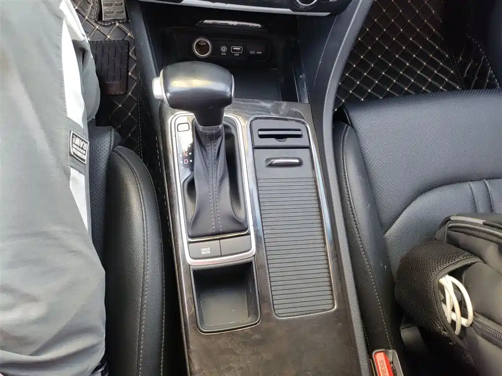 Kia K5 2016 1.6T Automatic LUX фото 10