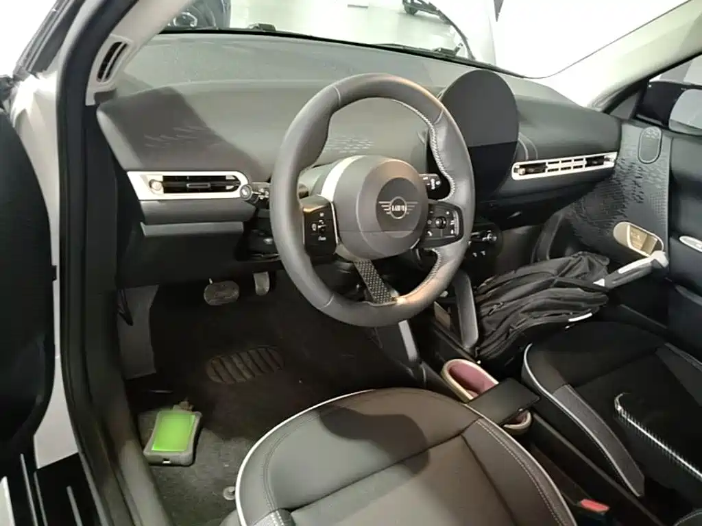 MINI Electric MINI COOPER 2025 2025 Model 456km COOPER E Classic