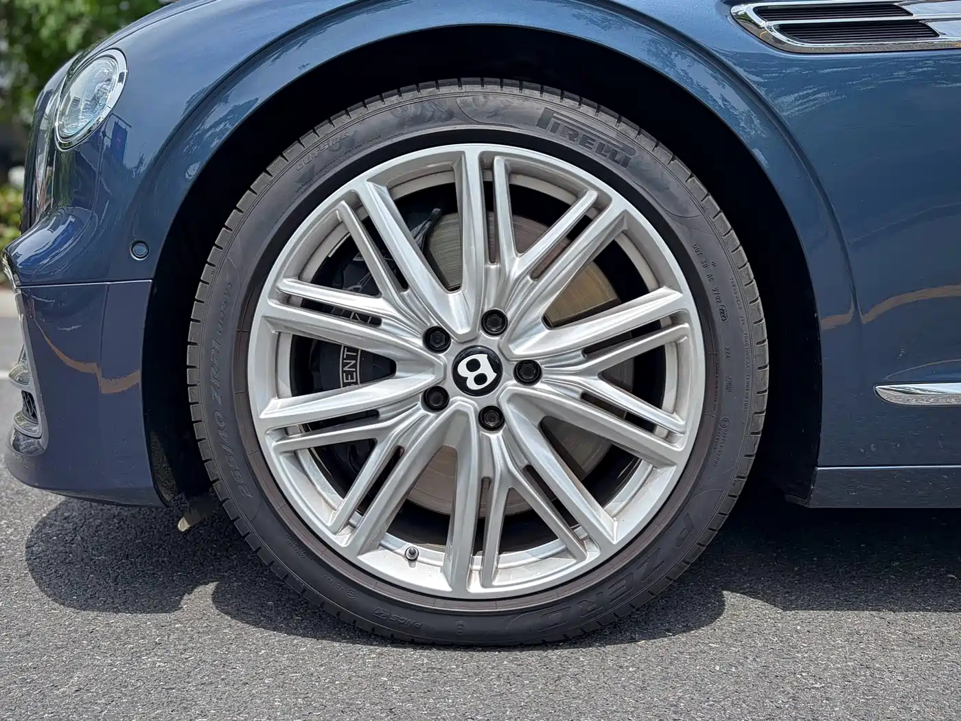 Bentley Flying Spur 2021 4.0T V8 Standard Version фото 24