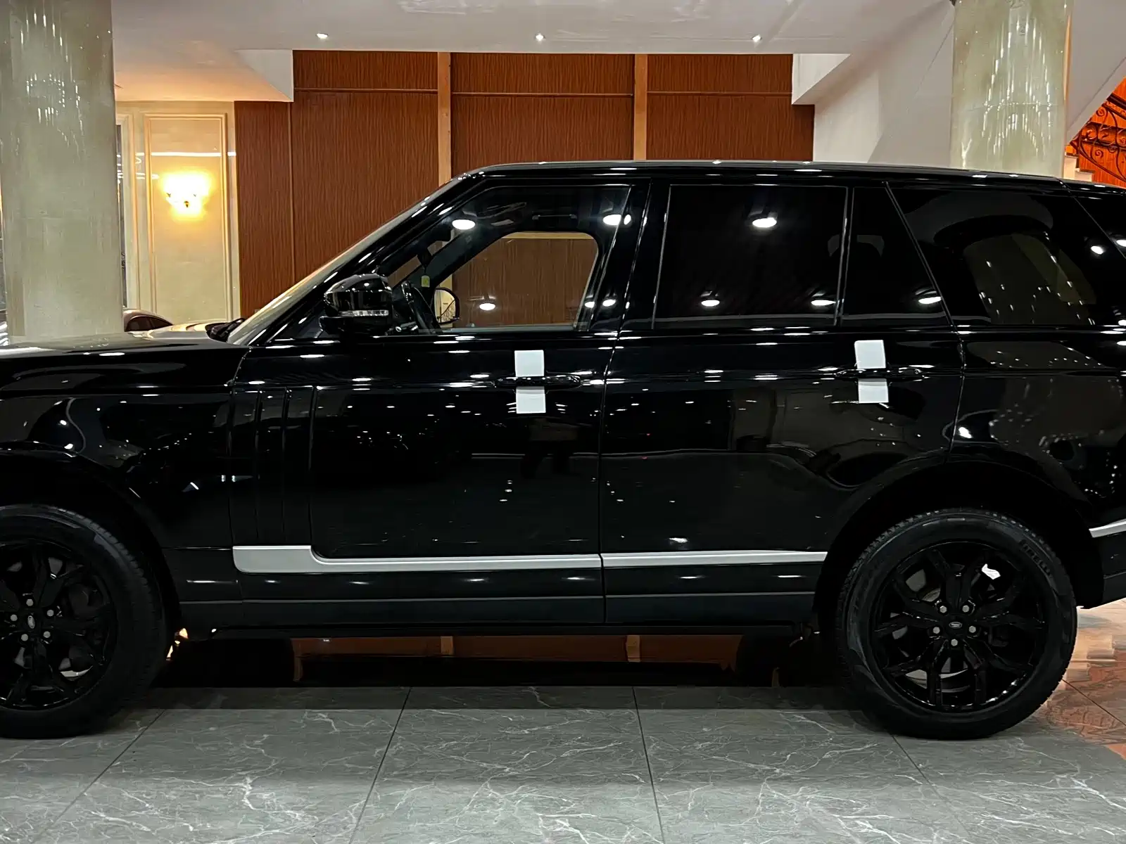 Photo 8 - Land Rover Range Rover