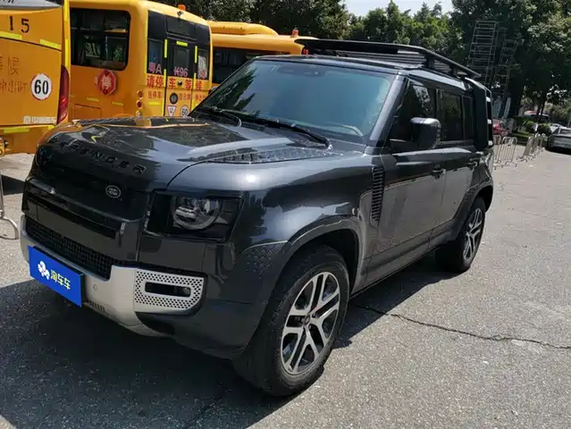 LAND ROVER DEFENDER