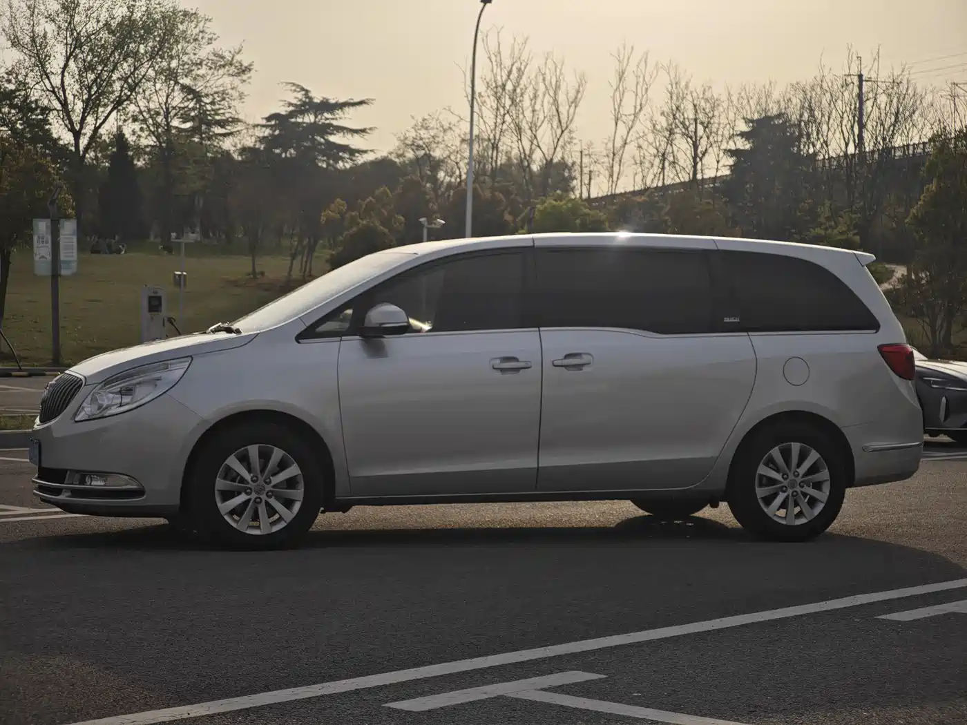 Buick GL8 2014 2.4L CT Luxury Business Comfort фото 6