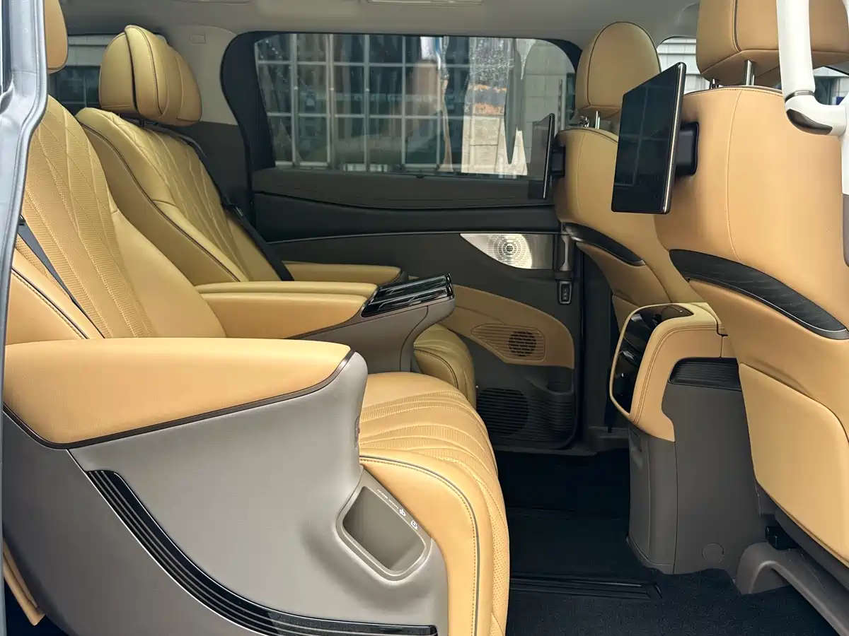 Denza D9 2022 DM-i 970 All-Wheel Drive Honor Edition фото 10