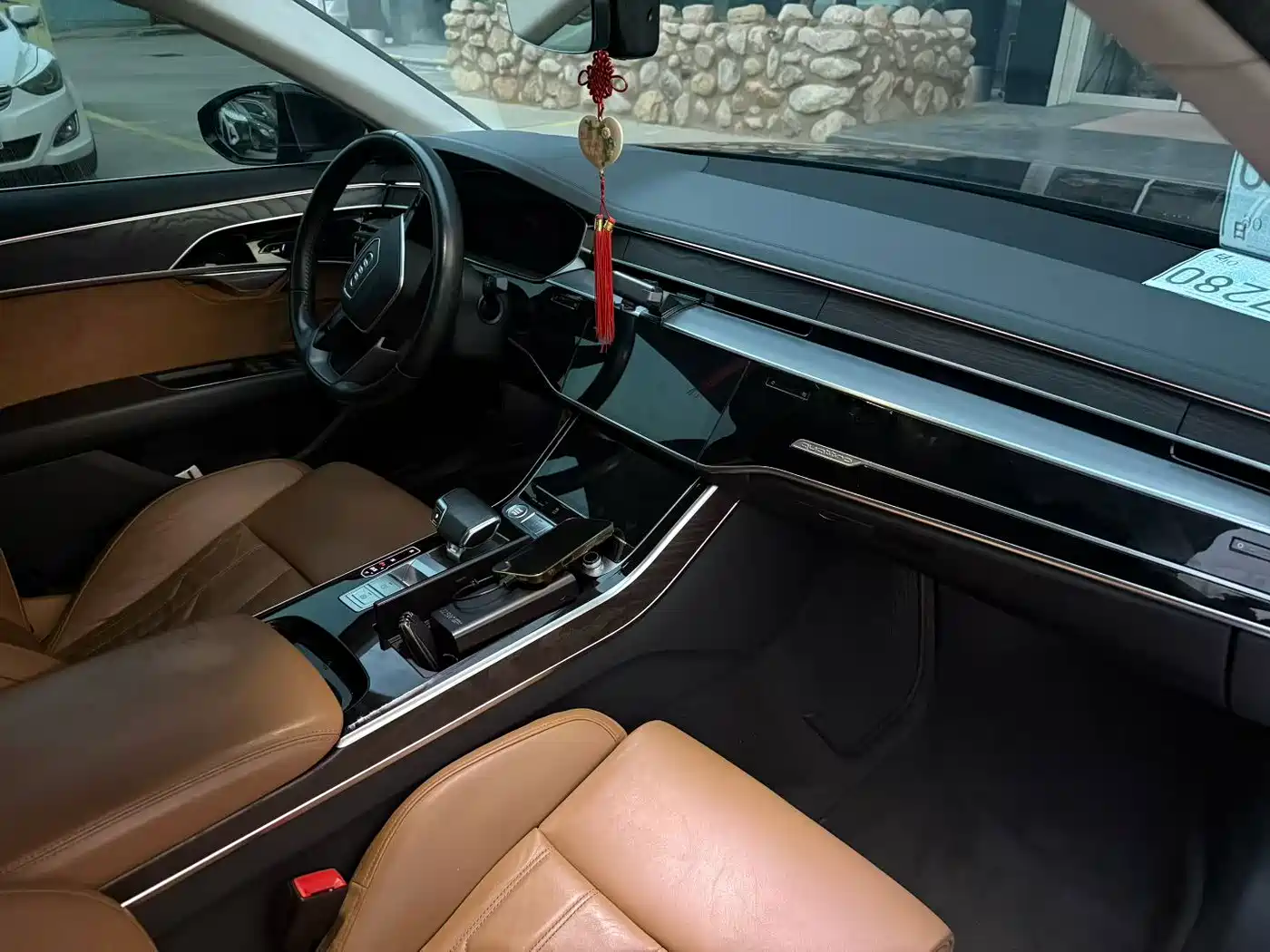Photo 9 - Audi A8