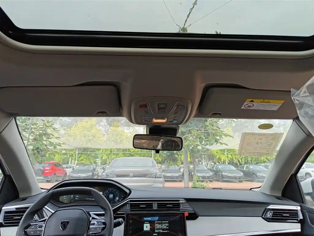 PEUGEOT 408